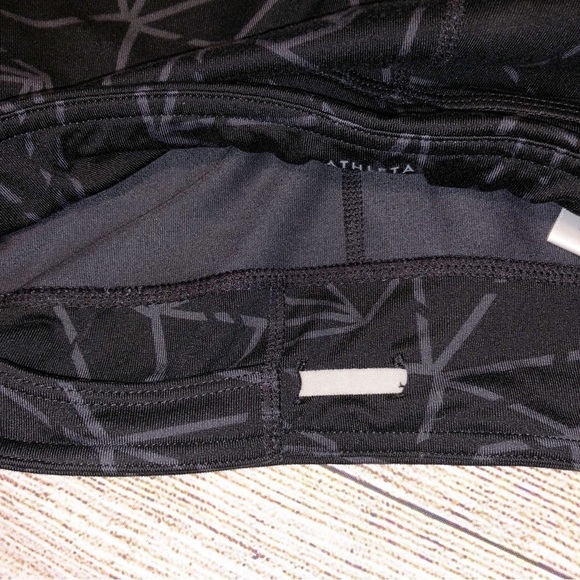 ATHLETA Girl Chaturanga Capri Leggings Black w/ Gray Geo Print Size L (12) - Picture 9 of 9